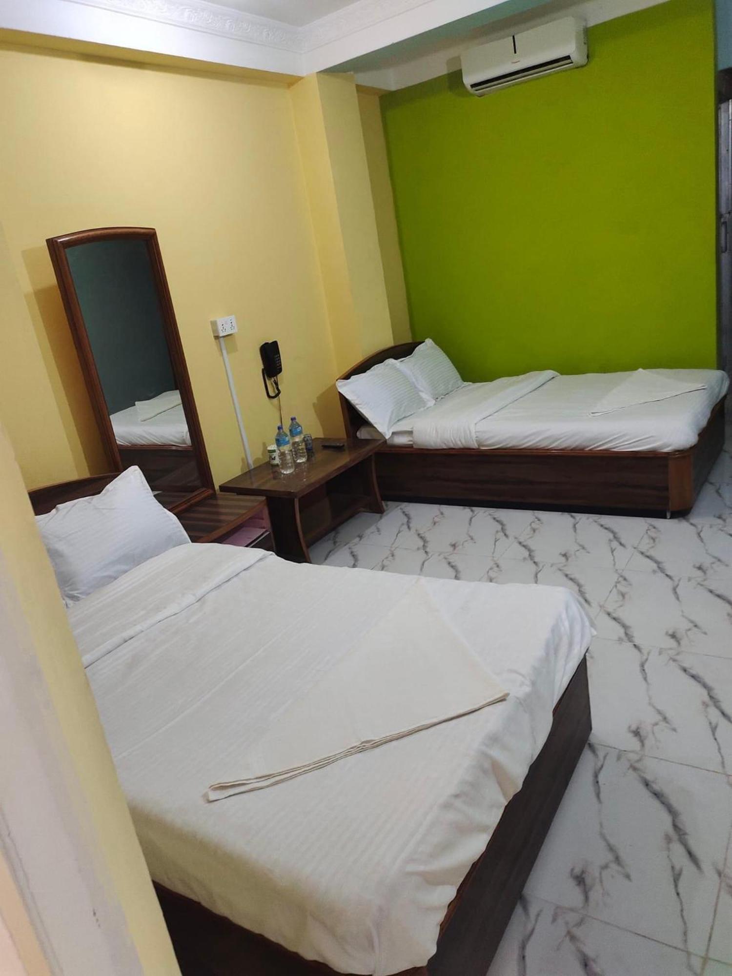 Hotel Samrat Inn Pvt Ltd Lahan Esterno foto