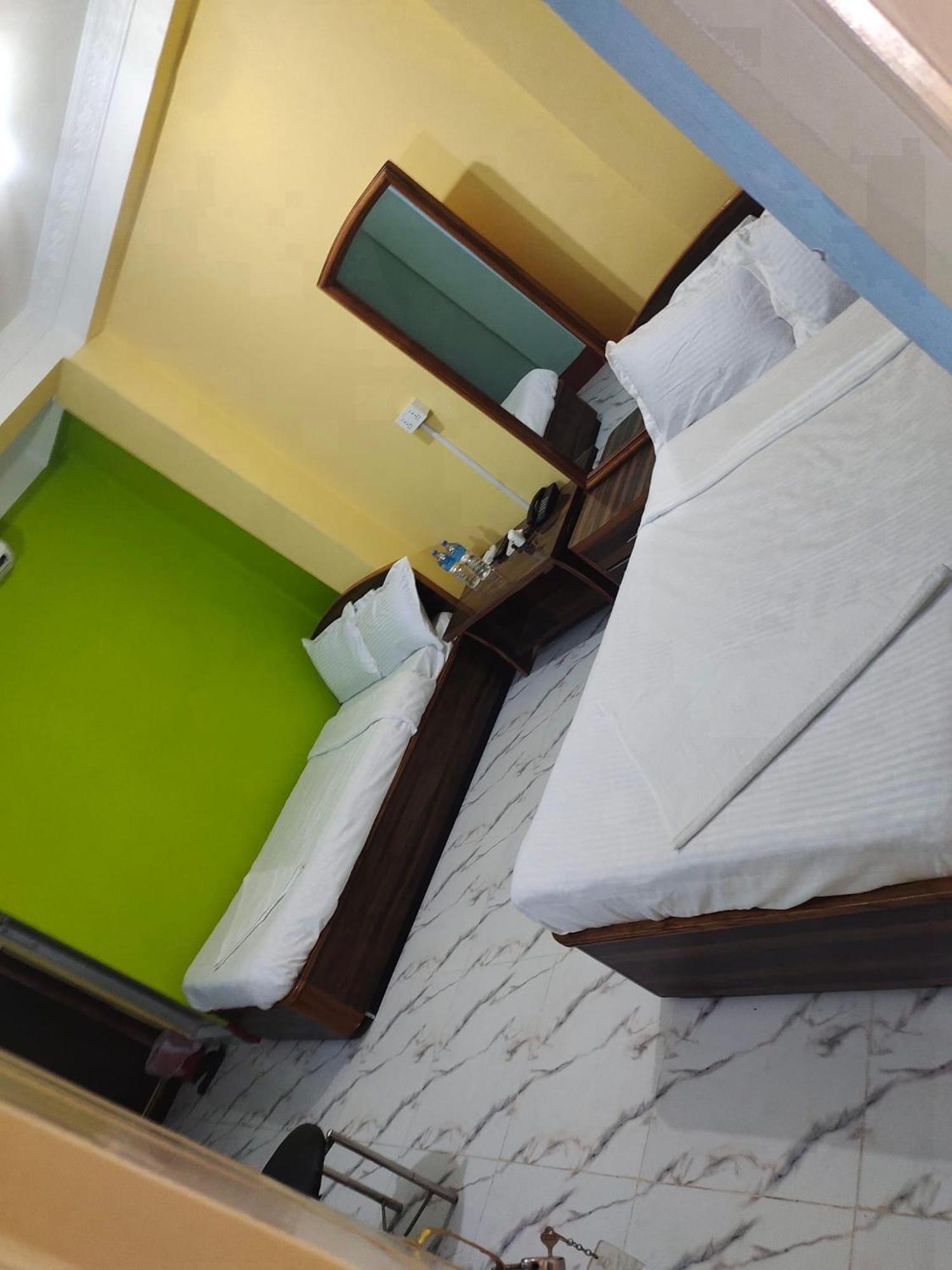 Hotel Samrat Inn Pvt Ltd Lahan Esterno foto